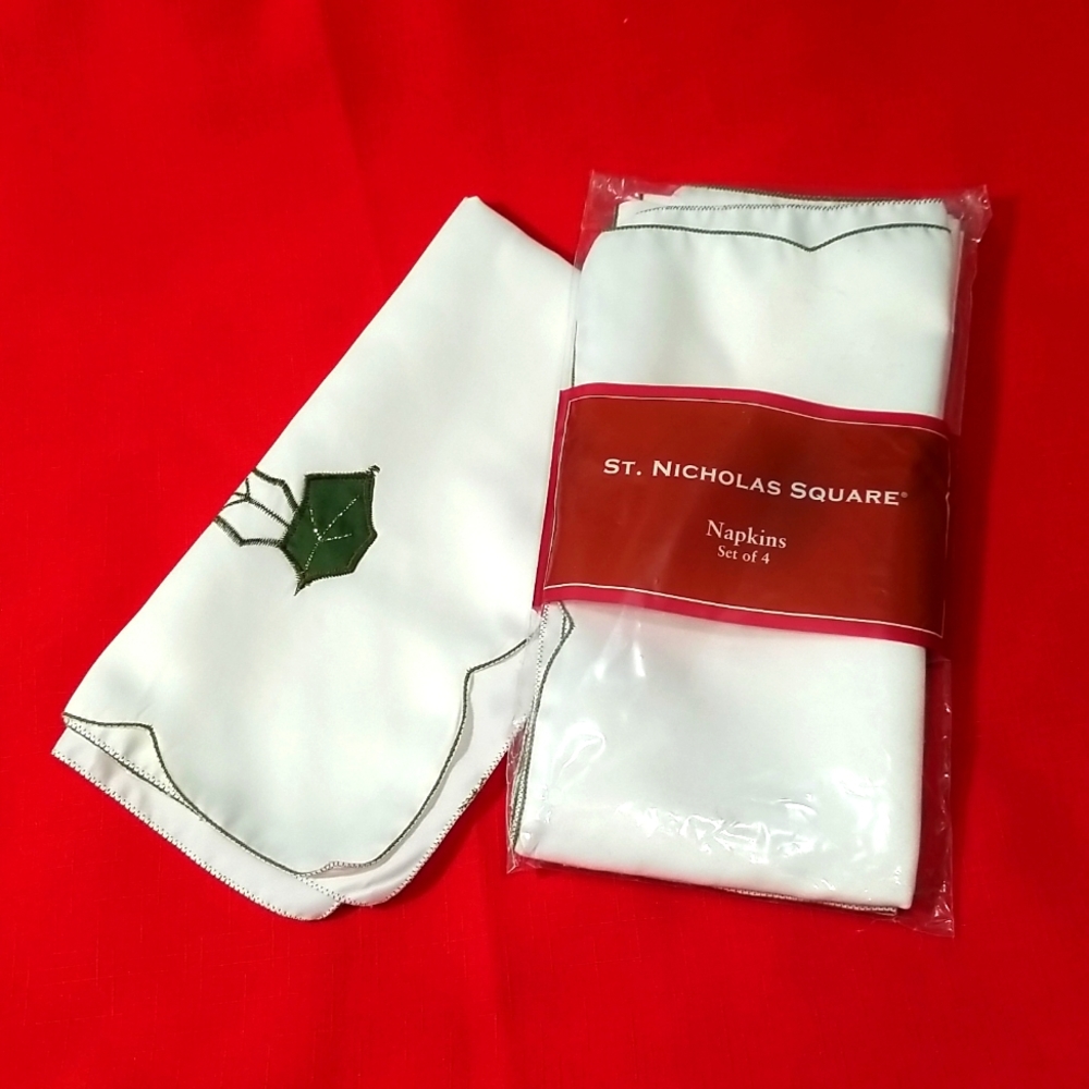 Christmas St. Nicholas Square Set of Four Cloth Napkins. NWT.